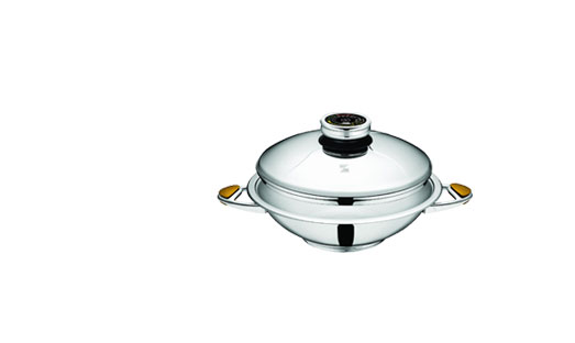 Zepter WOK has been studied with a flat bottom that fits perfectly both to gas-rings and hot-plates and gives best performances in energy savings.