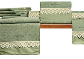 Warm greens emphasised with lace hems breathe life into this ultramodern version of Zepter’s classic style.