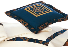 This collection, inspired by a great leader, joins personal strength and imperial luxury in perfect harmony